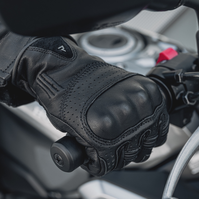 Мотоциклетни ръкавици Rebelhorn Thug II black perforated