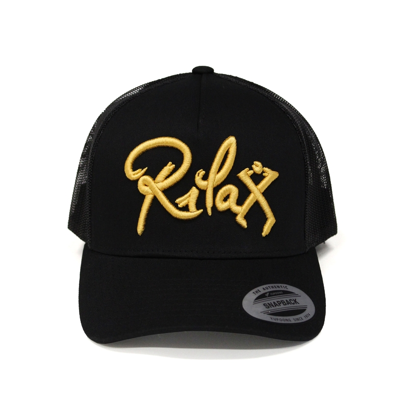 Мрежеста шапка Rilax черно-златна