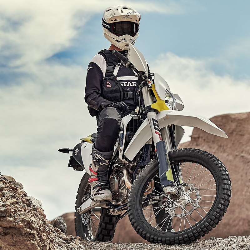 Тактическа раница Alpinestars Techdura, черно-бяла, 9 л