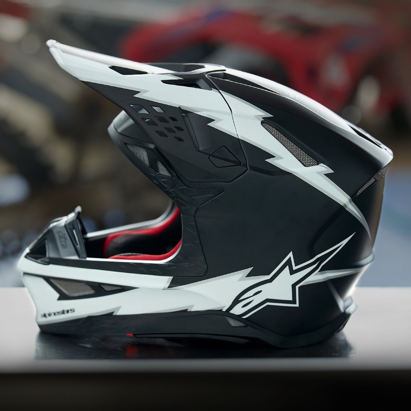 Alpinestars Supertech S-M10 Ampress мотокрос каска матово черно и бяло