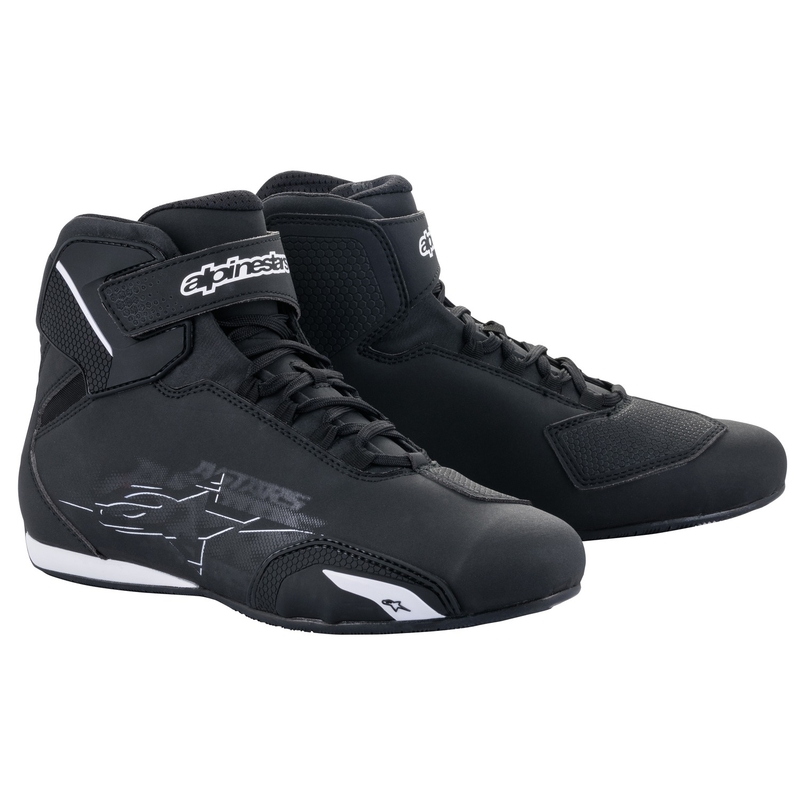 Alpinestars Sector Черно и бяло мотоциклетни ботуши