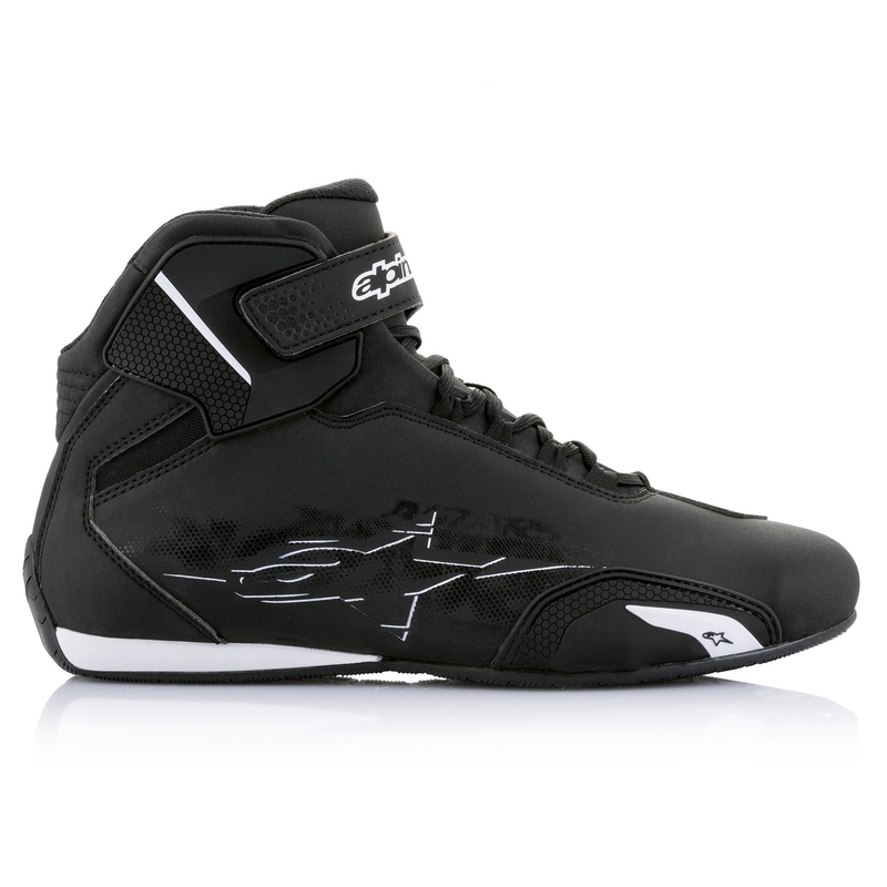 Alpinestars Sector Черно и бяло мотоциклетни ботуши