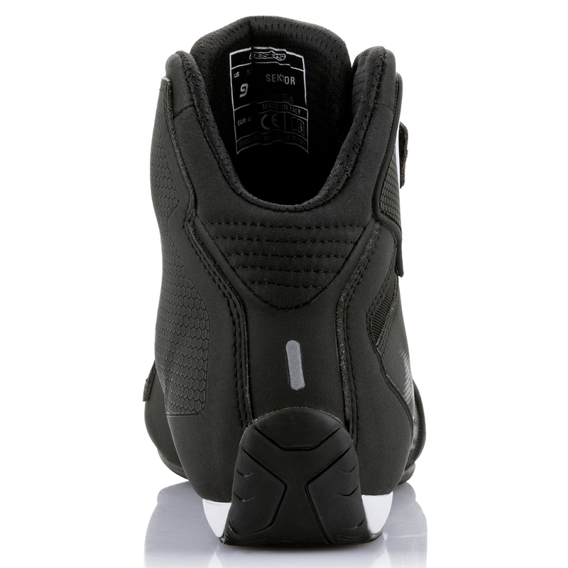 Alpinestars Sector Черно и бяло мотоциклетни ботуши