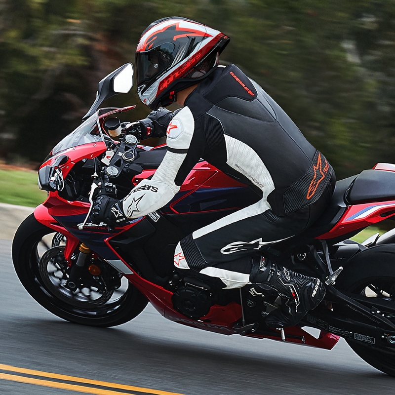 Alpinestars GP Force Lurv флуо червено-бяло-черен кожен костюм от една част за мотоциклет