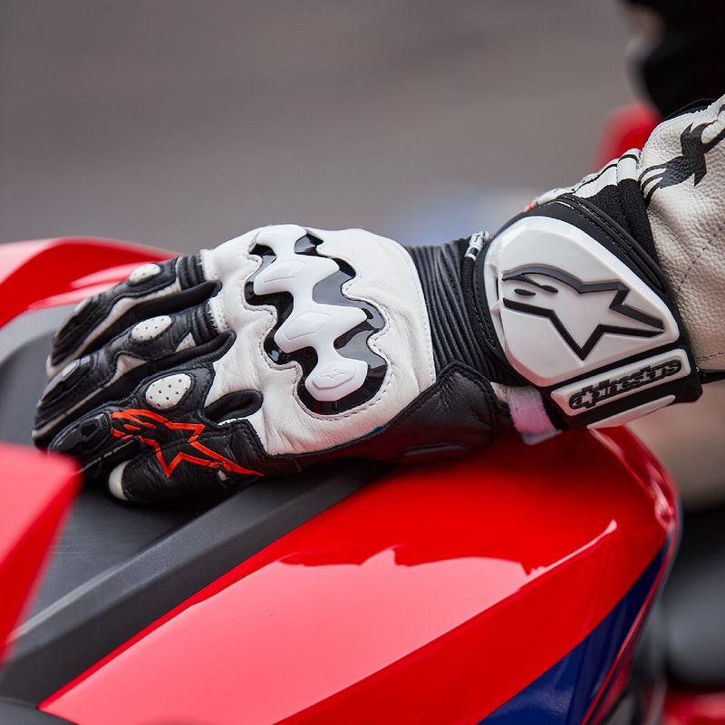 Ръкавици за мотоциклет Alpinestars GP PRO R 4 черно-бели