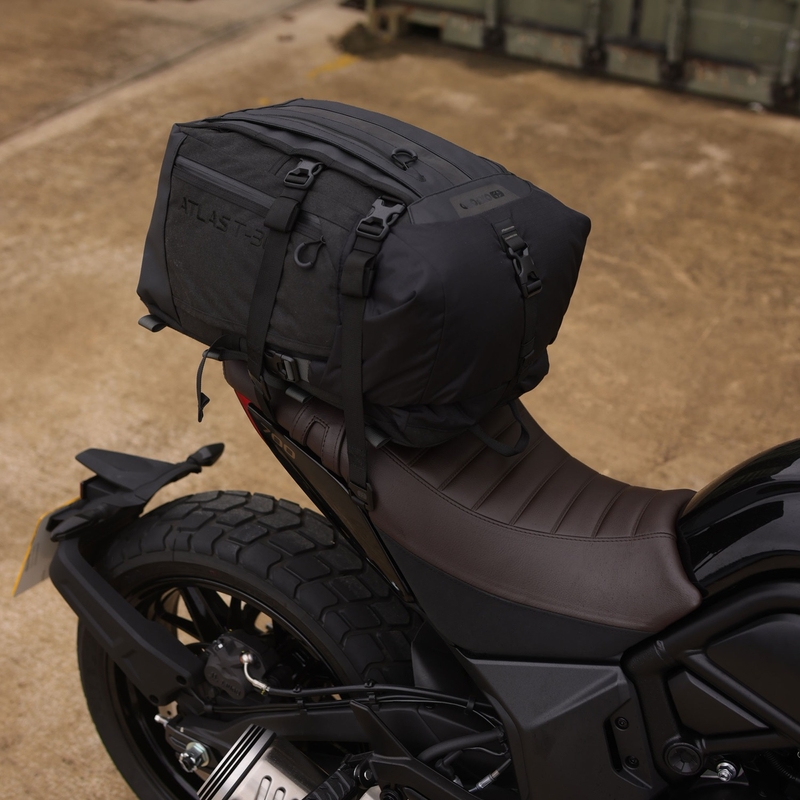 Чанта за пътническа седалка Oxford Atlas T-30 Advanced Tourpack 30 л, черна