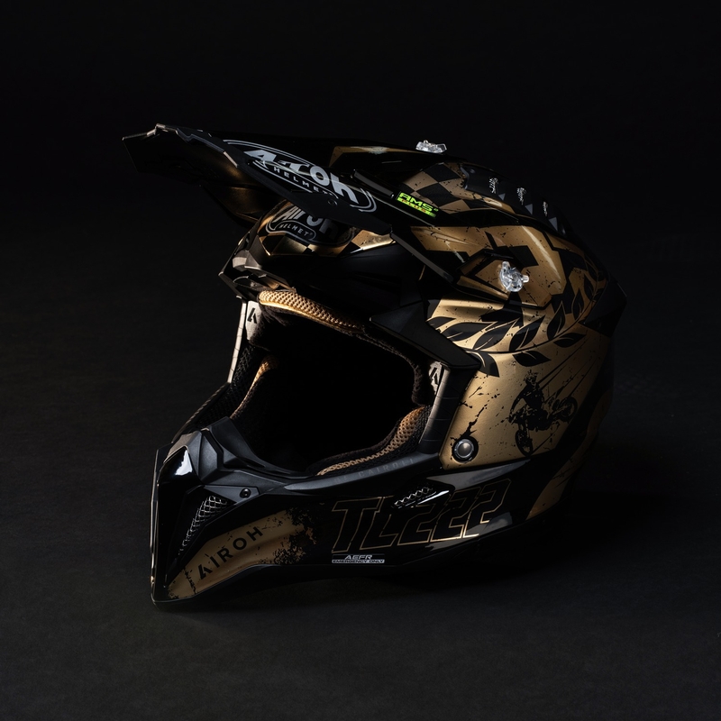 Каска за мотокрос Airoh Aviator 3.0 "TC 222 THE LEGEND" черно-златиста