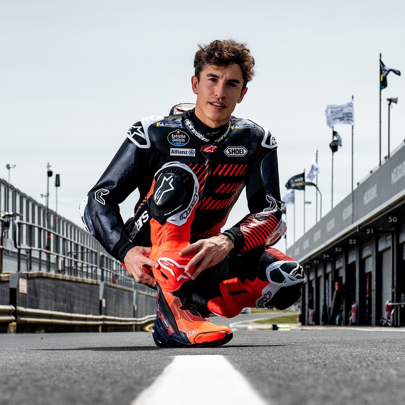 Alpinestars Supertech R Vented limited edition MM93 Marc Marquez fluo red-blue-black мотоциклетни ботуши