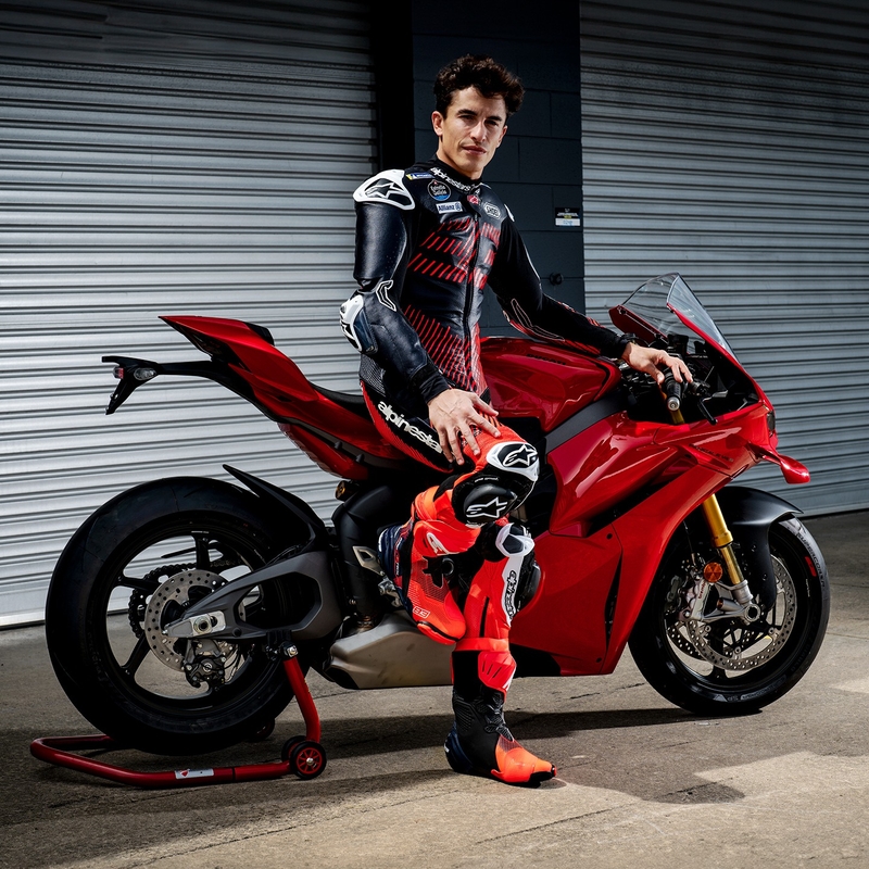Alpinestars Supertech R Vented limited edition MM93 Marc Marquez fluo red-blue-black мотоциклетни ботуши