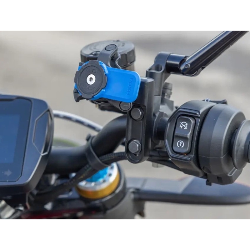 База, монтирана в скобата за монтиране на съединител на мотоциклет Quad Lock® Brake/Clutch Master Cylinder Bracket