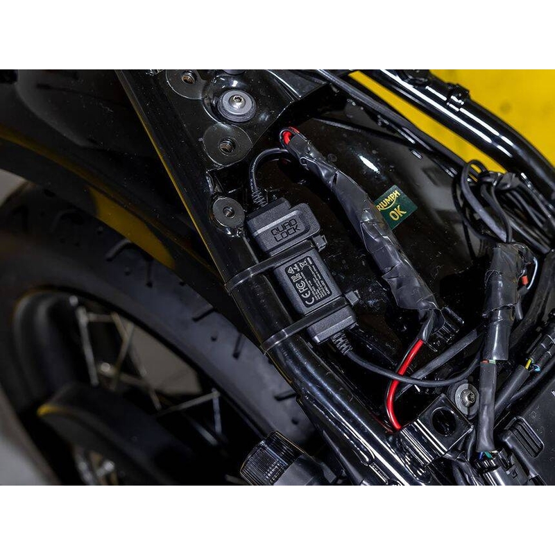 Quad Lock® Водоустойчив адаптер 12V към USB Smart