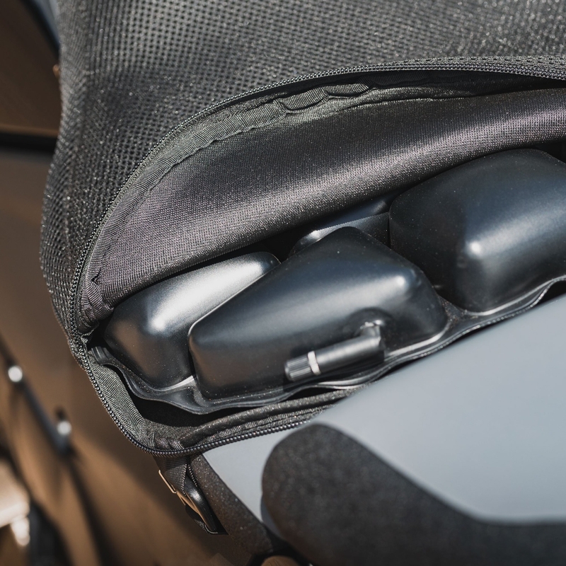 Надуваема подложка за седло Oxford Air Seat Adventure and Touring Black