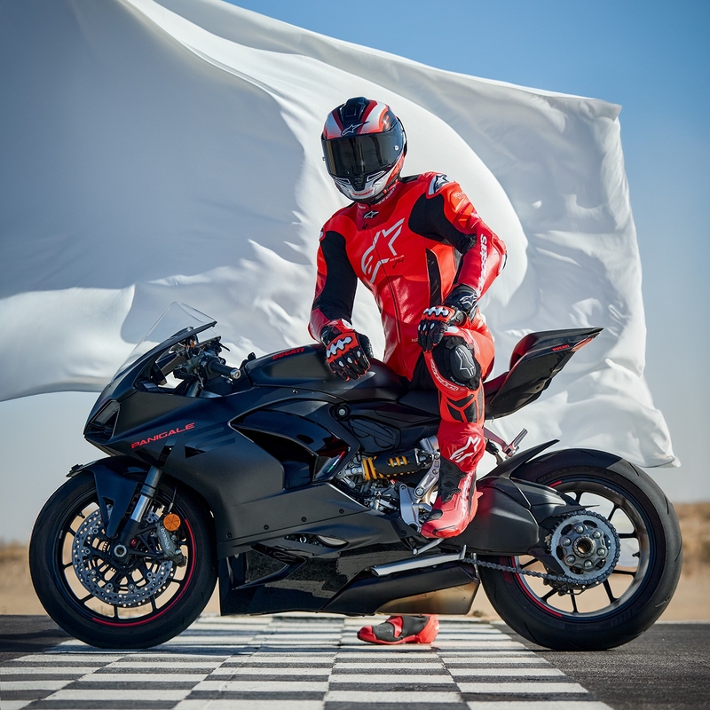 Alpinestars GP Plus V4 Sprint Еднокомпонентен кожен мотоциклетен костюм, съвместим с Tech-air, Fluo Red-Red-White-Black