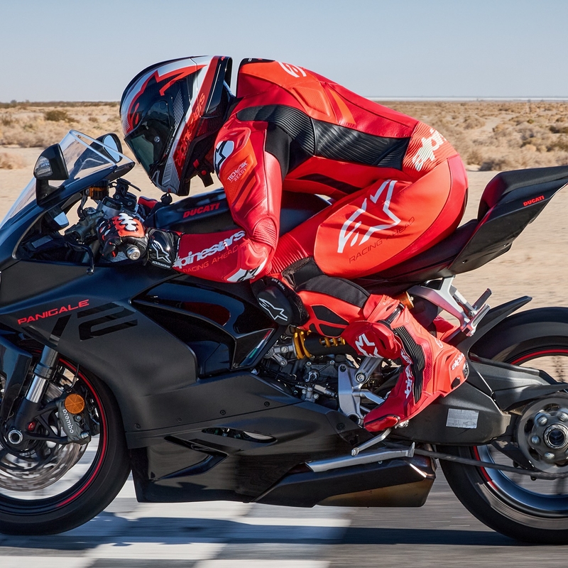 Alpinestars GP Plus V4 Sprint Еднокомпонентен кожен мотоциклетен костюм, съвместим с Tech-air, Fluo Red-Red-White-Black