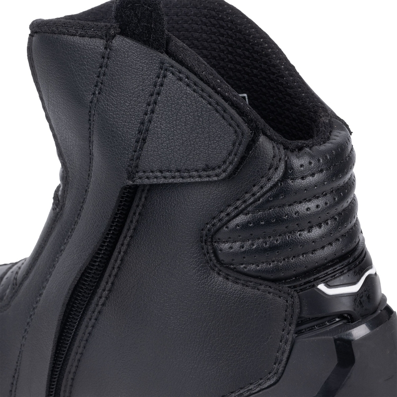 Черни мотоциклетни ботуши Oxford Omega Air Short