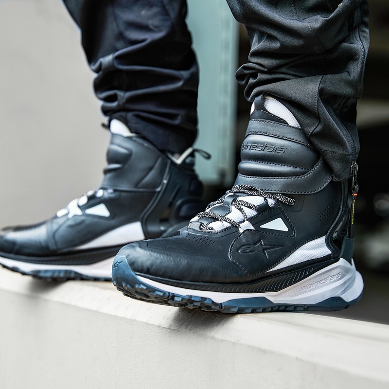 Мотоциклетни ботуши Alpinestars Speedstreet черно-бели