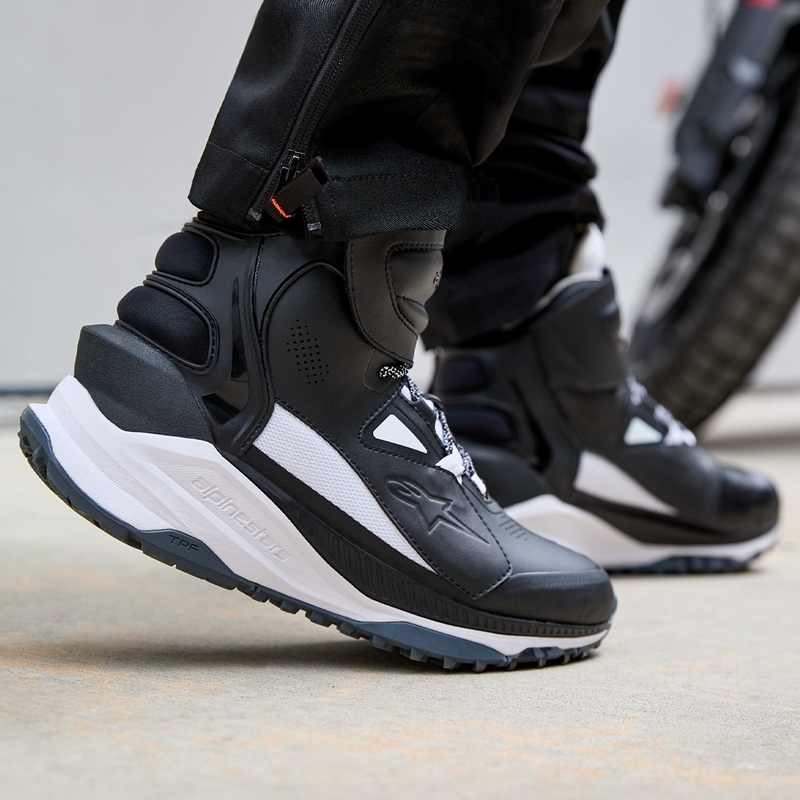 Мотоциклетни ботуши Alpinestars Speedstreet черно-бели