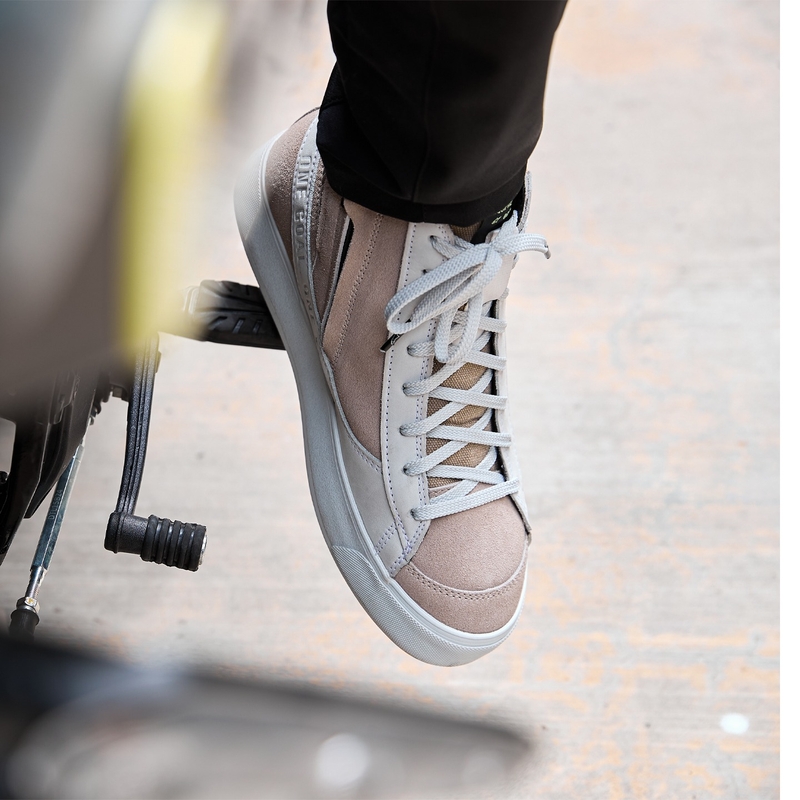 Дамски мотоциклетни ботуши Alpinestars Stella Stated Podium, бяло-светло сиво