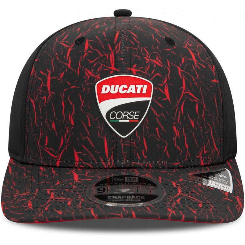 Черна шапка на Ducati