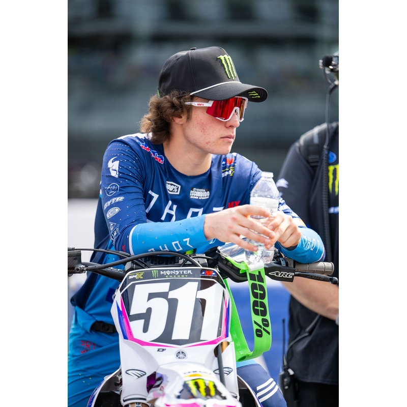 100% слънчеви очила Slendale с HIPER червени лещи