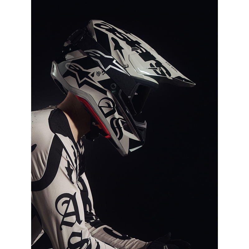 Мотокрос каска Alpinestars Supertech S-M7 Limited Edition, цвят Wolf Dust, пясъчно-черен