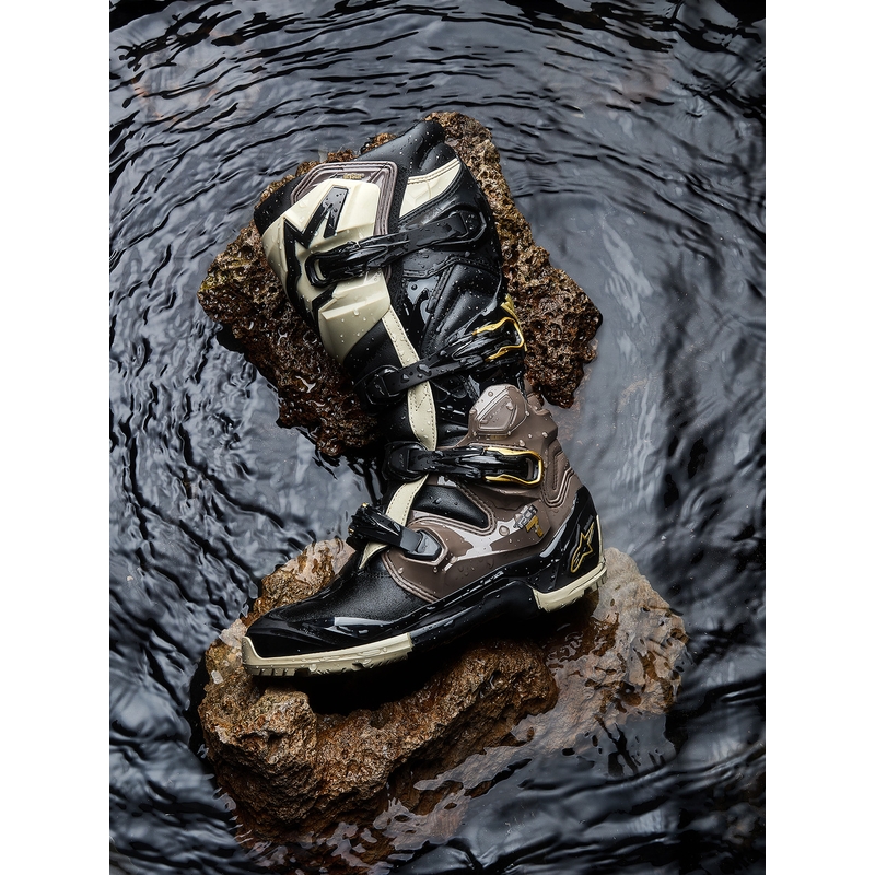 Мотоциклетни ботуши Alpinestars TECH 7 Enduro Drystar, черно-тъмносиво-златни