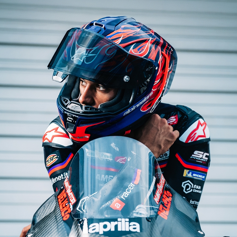 Alpinestars Supertech R-10 Flyte мотоциклетна каска с пълно лице, лимитирана серия Jorge Martin, лилаво-червена
