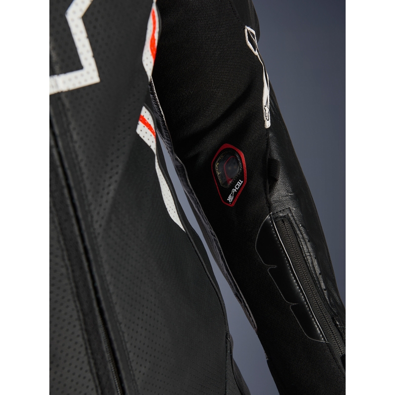 Кожен мотоциклетен костюм Alpinestars GP TECH V5, черно-бяло-флуоресцентно червено