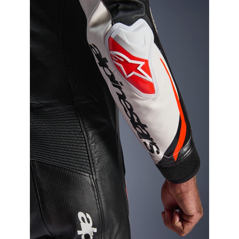 Кожен мотоциклетен костюм Alpinestars GP TECH V5, черно-бяло-флуоресцентно червено