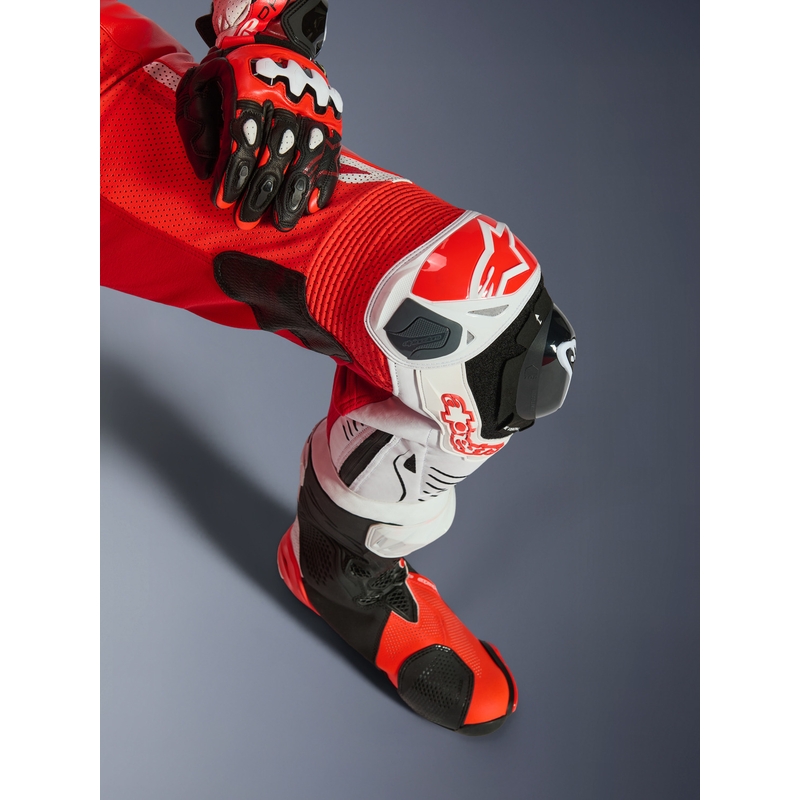 Кожен костюм Alpinestars GP TECH V5, едноделен, флуоресцентно червено-червено-бял