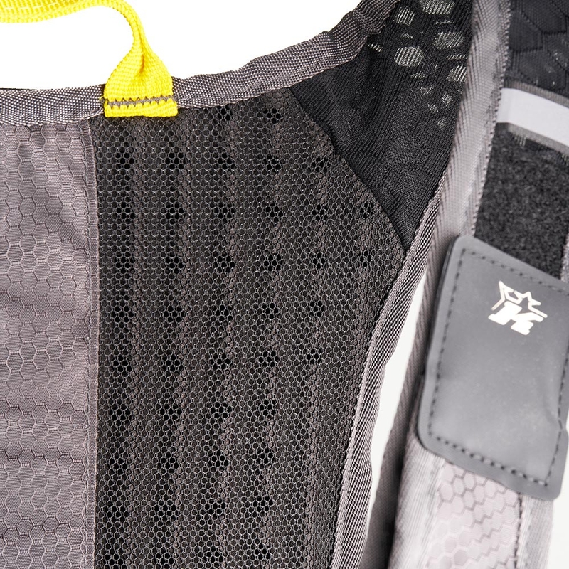 Хидратационна раница KINI Red Bull 1.0 Hydratation Backpack антрацит